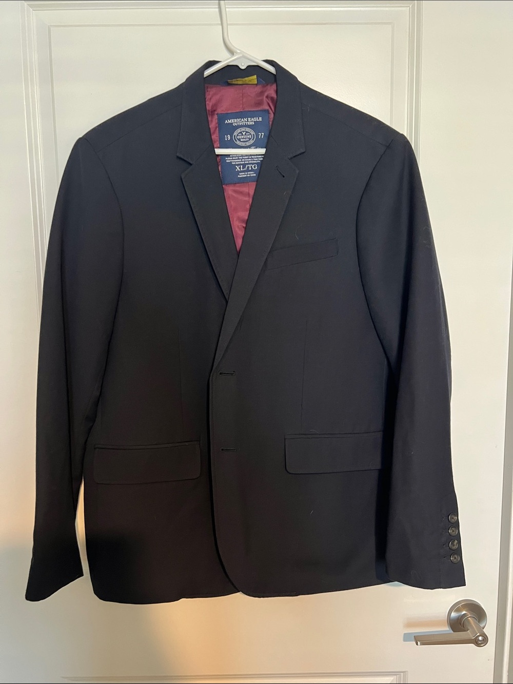 American Eagle Outfitters Men’s Black Sport Coat with Burgundy Lining